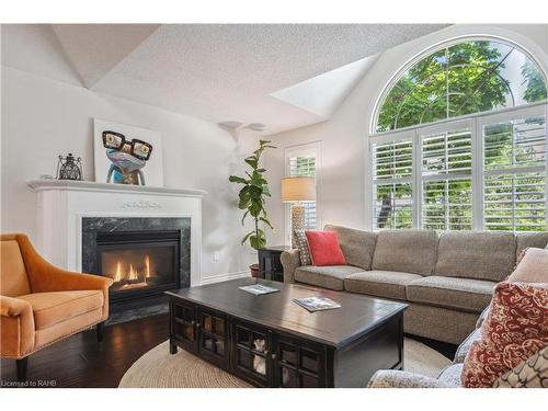 18-1150 Skyview Drive, Burlington, ON - Indoor Photo Showing Living Room With Fireplace