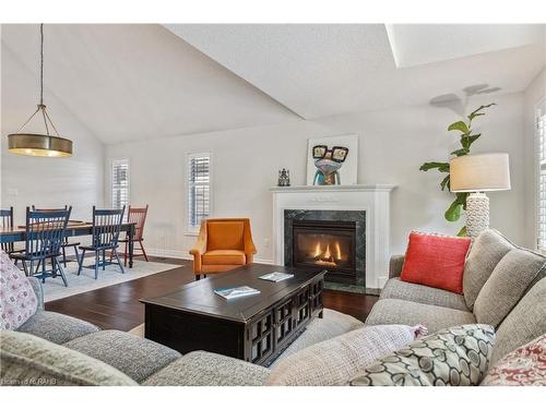 18-1150 Skyview Drive, Burlington, ON - Indoor Photo Showing Living Room With Fireplace