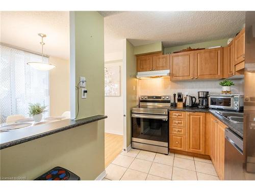 504-2900 Battleford Road, Mississauga, ON - Indoor Photo Showing Kitchen