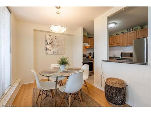 504-2900 Battleford Road, Mississauga, ON - Indoor Photo Showing Dining Room