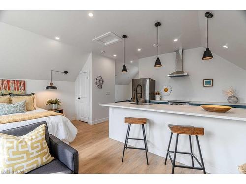 49 Edward Street, London, ON - Indoor Photo Showing Kitchen With Upgraded Kitchen