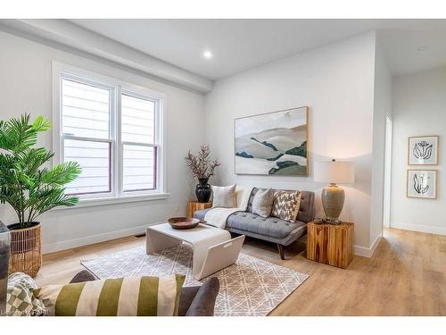 49 Edward Street, London, ON - Indoor Photo Showing Living Room