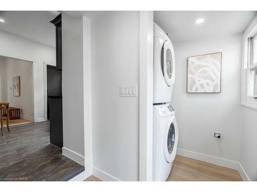 49 Edward Street, London, ON - Indoor Photo Showing Laundry Room