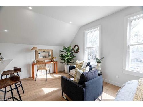 49 Edward Street, London, ON - Indoor Photo Showing Living Room