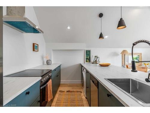 49 Edward Street, London, ON - Indoor Photo Showing Kitchen