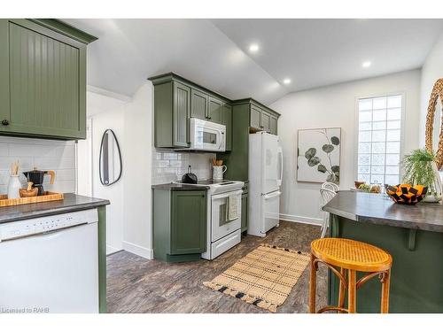 49 Edward Street, London, ON - Indoor Photo Showing Kitchen