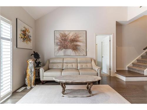 18 Tamarack Way, Simcoe, ON - Indoor Photo Showing Living Room