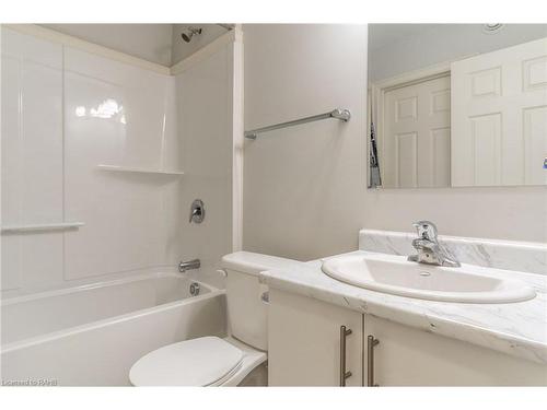 18 Tamarack Way, Simcoe, ON - Indoor Photo Showing Bathroom