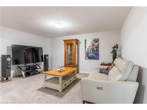 18 Tamarack Way, Simcoe, ON - Indoor Photo Showing Living Room