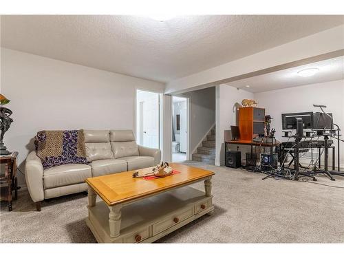 18 Tamarack Way, Simcoe, ON - Indoor Photo Showing Living Room