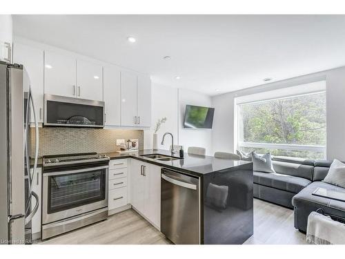 509-479 Charlton Avenue E, Hamilton, ON - Indoor Photo Showing Kitchen With Double Sink With Upgraded Kitchen