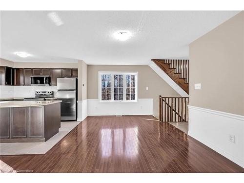 35-233 Duskywing Way, Oakville, ON - Indoor Photo Showing Kitchen