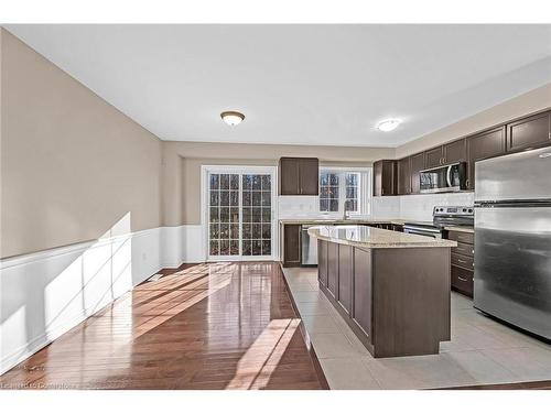 35-233 Duskywing Way, Oakville, ON - Indoor Photo Showing Kitchen