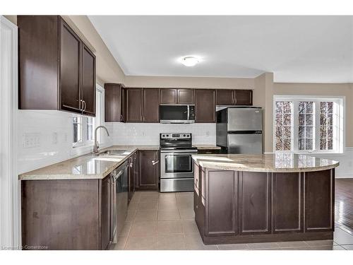 35-233 Duskywing Way, Oakville, ON - Indoor Photo Showing Kitchen With Upgraded Kitchen