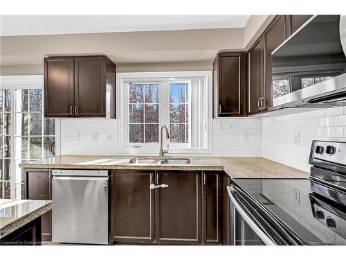 35-233 Duskywing Way, Oakville, ON - Indoor Photo Showing Kitchen With Double Sink