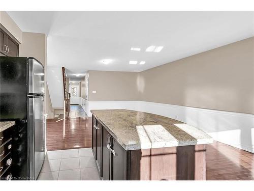 35-233 Duskywing Way, Oakville, ON - Indoor Photo Showing Kitchen