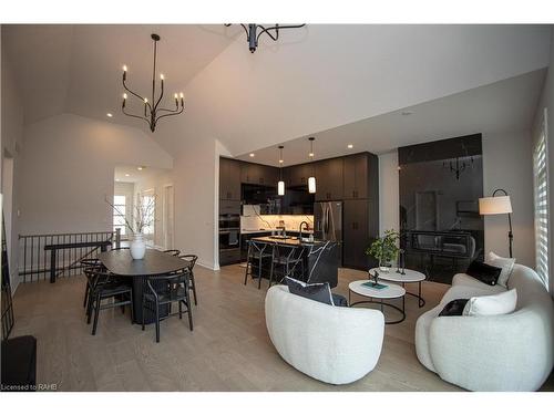 11 Primrose Street, Pelham, ON - Indoor Photo Showing Living Room