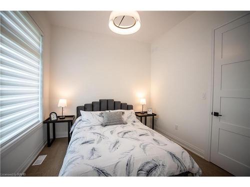 11 Primrose Street, Pelham, ON - Indoor Photo Showing Bedroom