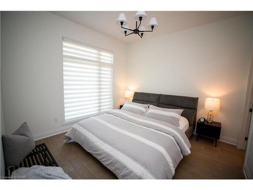 11 Primrose Street, Pelham, ON - Indoor Photo Showing Bedroom