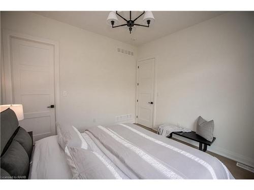 11 Primrose Street, Pelham, ON - Indoor Photo Showing Bedroom