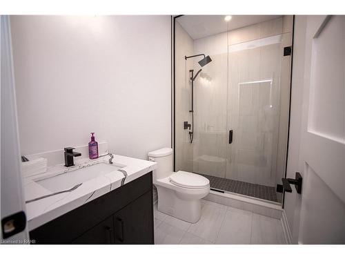 11 Primrose Street, Pelham, ON - Indoor Photo Showing Bathroom