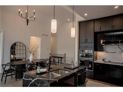 11 Primrose Street, Pelham, ON - Indoor Photo Showing Kitchen With Double Sink With Upgraded Kitchen