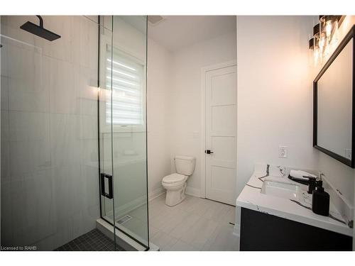 11 Primrose Street, Pelham, ON - Indoor Photo Showing Bathroom