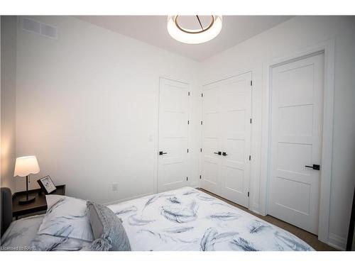 11 Primrose Street, Pelham, ON - Indoor Photo Showing Bedroom