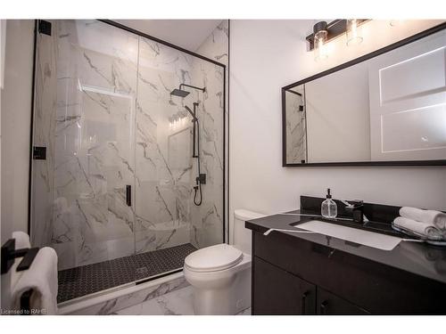 11 Primrose Street, Pelham, ON - Indoor Photo Showing Bathroom