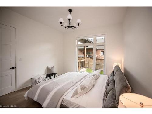 11 Primrose Street, Pelham, ON - Indoor Photo Showing Bedroom