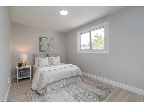 296 Clifton Downs Road, Hamilton, ON - Indoor Photo Showing Bedroom