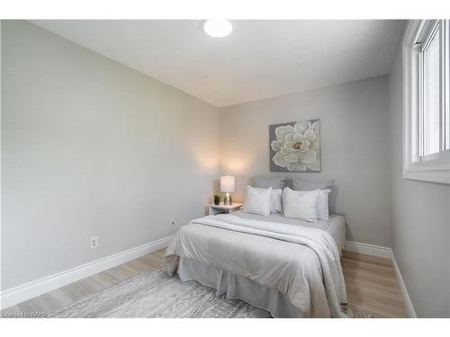 296 Clifton Downs Road, Hamilton, ON - Indoor Photo Showing Bedroom