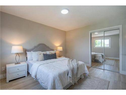 296 Clifton Downs Road, Hamilton, ON - Indoor Photo Showing Bedroom