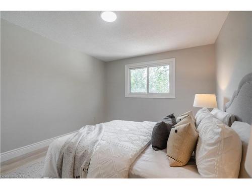 296 Clifton Downs Road, Hamilton, ON - Indoor Photo Showing Bedroom