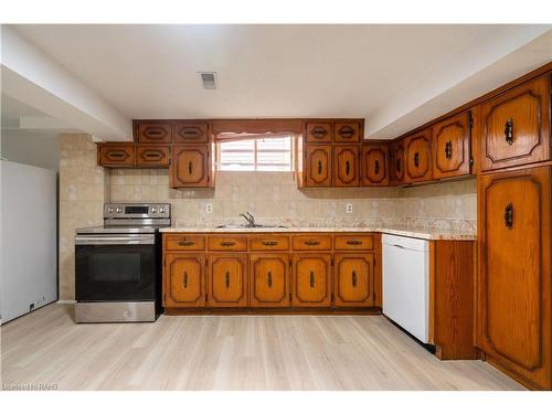 296 Clifton Downs Road, Hamilton, ON - Indoor Photo Showing Kitchen