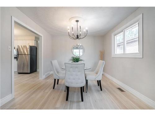 296 Clifton Downs Road, Hamilton, ON - Indoor Photo Showing Dining Room