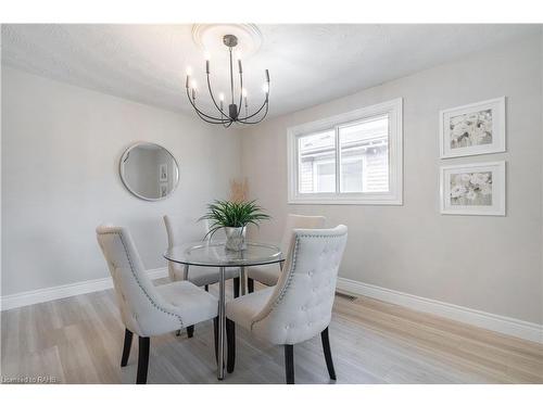 296 Clifton Downs Road, Hamilton, ON - Indoor Photo Showing Dining Room