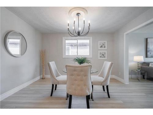 296 Clifton Downs Road, Hamilton, ON - Indoor Photo Showing Dining Room