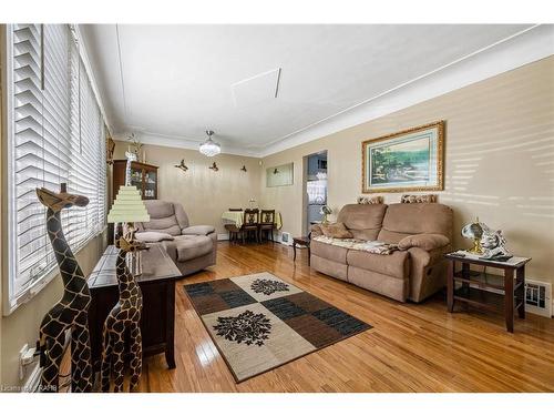 625 Tate Avenue, Hamilton, ON - Indoor Photo Showing Living Room