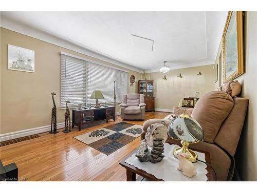 625 Tate Avenue, Hamilton, ON - Indoor Photo Showing Living Room