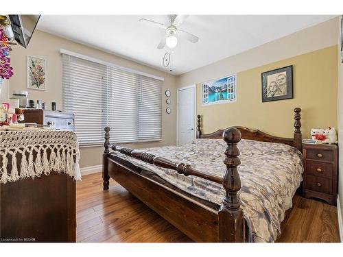 625 Tate Avenue, Hamilton, ON - Indoor Photo Showing Bedroom