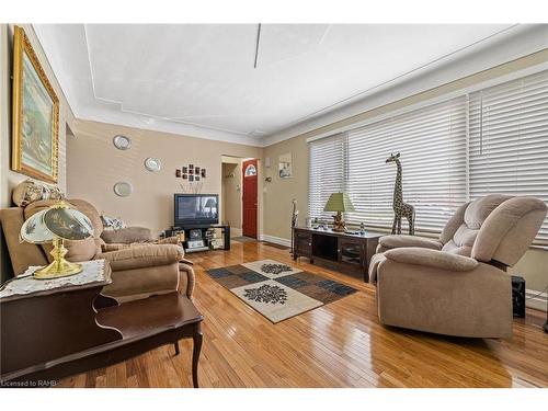 625 Tate Avenue, Hamilton, ON - Indoor Photo Showing Living Room