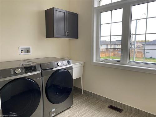 Upper-37 Homestead Way, Thorold, ON - Indoor Photo Showing Laundry Room