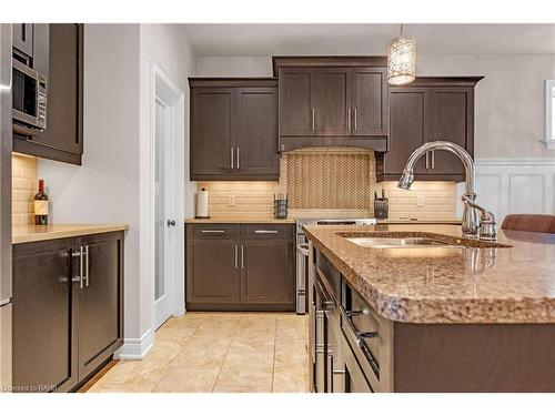 22 Creekside Drive, Niagara-On-The-Lake, ON - Indoor Photo Showing Kitchen