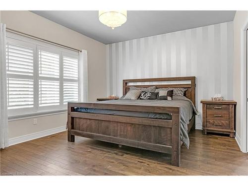 22 Creekside Drive, Niagara-On-The-Lake, ON - Indoor Photo Showing Bedroom