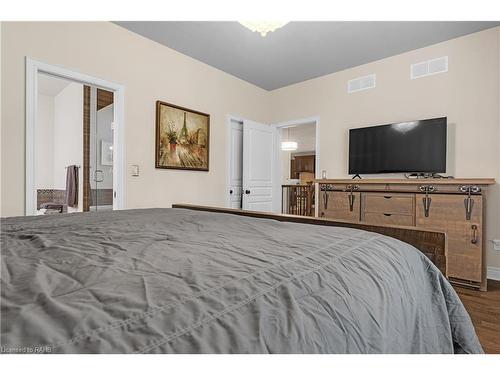 22 Creekside Drive, Niagara-On-The-Lake, ON - Indoor Photo Showing Bedroom