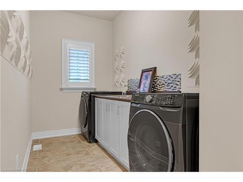 22 Creekside Drive, Niagara-On-The-Lake, ON - Indoor Photo Showing Laundry Room