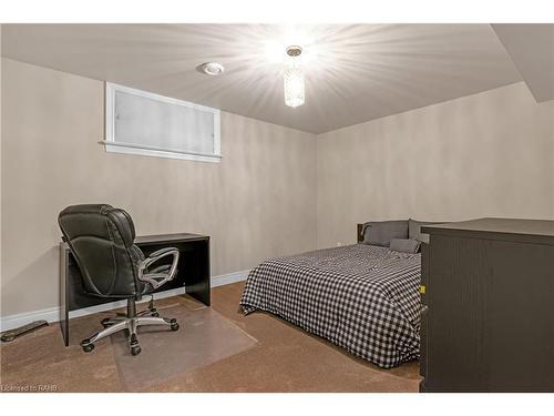 22 Creekside Drive, Niagara-On-The-Lake, ON - Indoor Photo Showing Bedroom