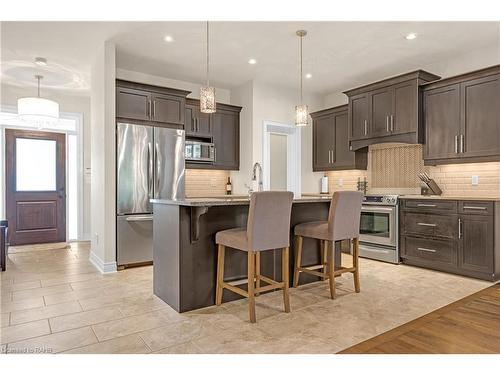 22 Creekside Drive, Niagara-On-The-Lake, ON - Indoor Photo Showing Kitchen With Upgraded Kitchen