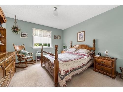 16 Garden Drive, Smithville, ON - Indoor Photo Showing Bedroom